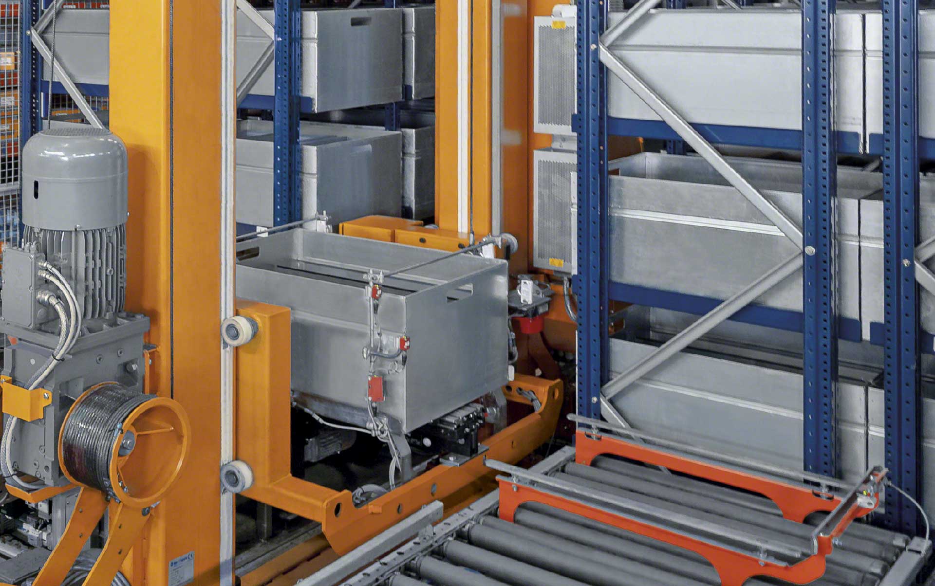 Armazenagem automática de ferramentas agrícolas e artigos para jardinagem Armazenagem automática de ferramentas agrícolas e artigos para jardinagem
