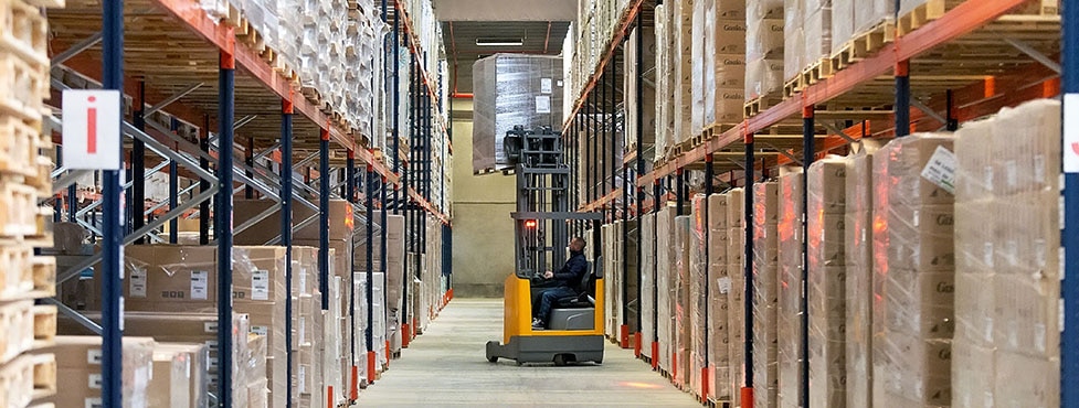Estante para paletes no armazém do operador logístico Dometrans na França Estante para paletes no armazém do operador logístico Dometrans na França