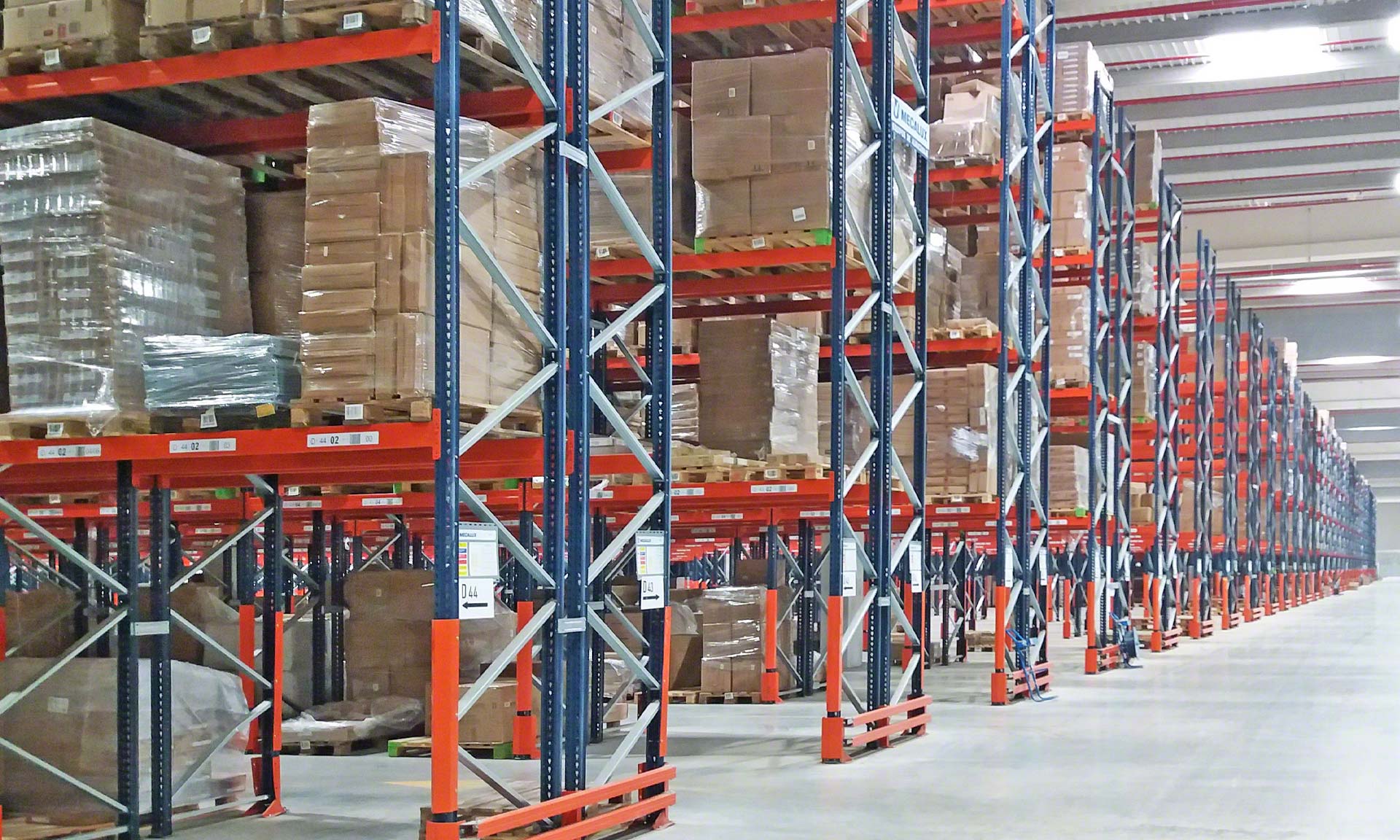 JYSK: estratégia omnichannel triplica a capacidade e armazena mais de 50.000 paletes JYSK: estratégia omnichannel triplica a capacidade e armazena mais de 50.000 paletes