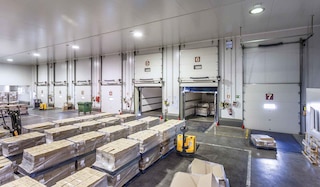 A zona de expedição de mercadorias deve estar limpa e ordenada