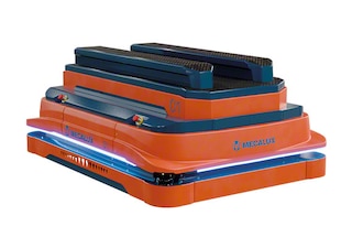 O AMR 1500 com plataforma de elevação pode transferir cargas para plataformas fixas ou transportadores