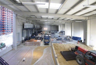 Construção auxiliar para áreas de recebimento e expedição