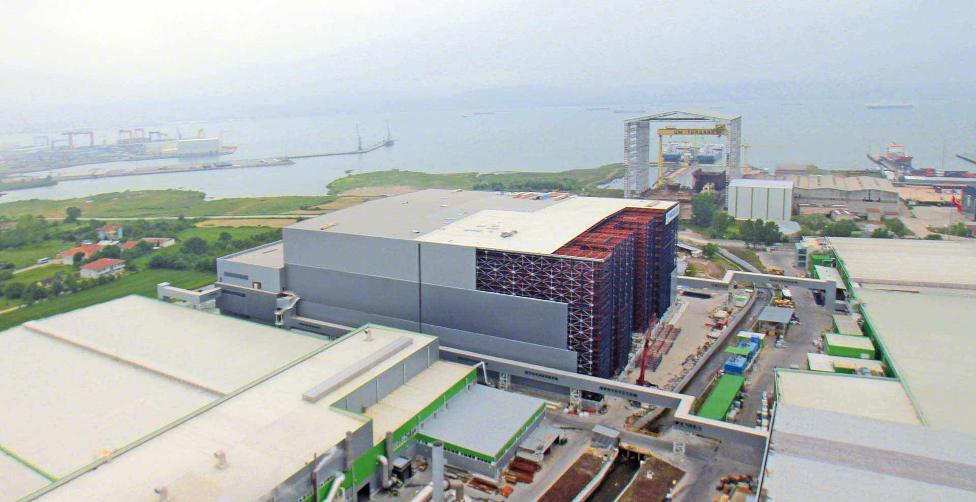 O armazém automático autoportante da Hayat Kimya é um dos mais altos da Europa O armazém automático autoportante da Hayat Kimya é um dos mais altos da Europa