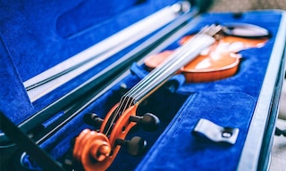O armazenamento e transporte de instrumentos musicais exigem precisão e cuidado para preservar sua qualidade