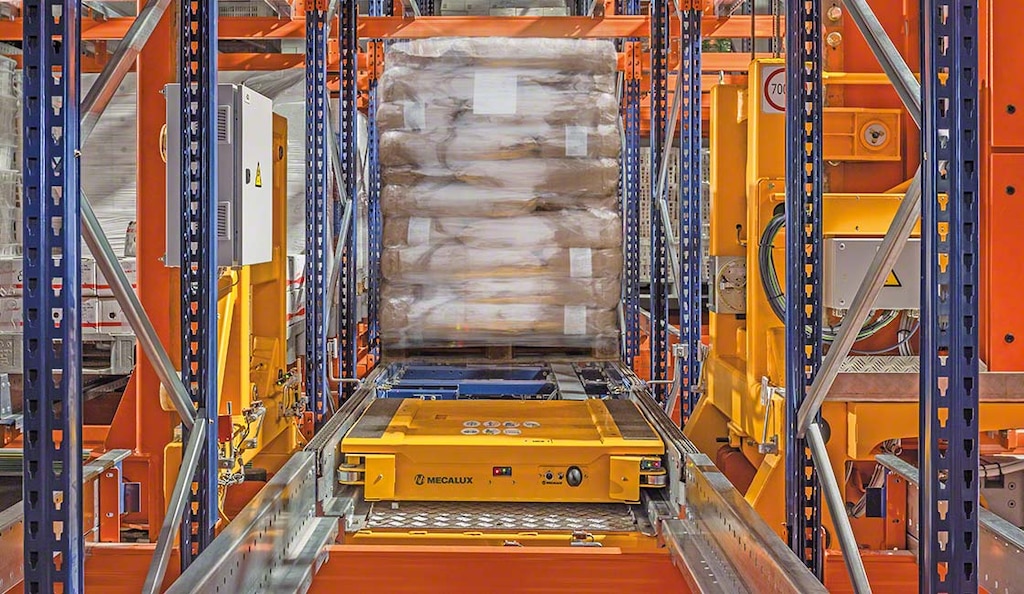 O Pallet Shuttle automático é um sistema de armazenagem de alta densidade que aumenta a produtividade do armazém
