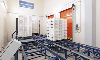 O armazenamento a frio permite que os produtos sejam mantidos a uma temperatura controlada para para garantir sua correta preservação
