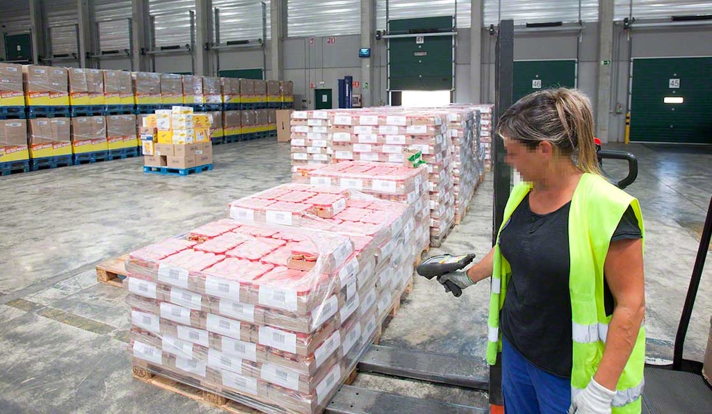 A 'order consolidation warehouse' consiste em classificar e agrupar as mercadorias para reduzir custos
