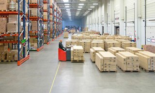 A consolidação de cargas consiste em agrupar os produtos para fazer o menor número possível de envios A consolidação de cargas consiste em agrupar os produtos para fazer o menor número possível de envios