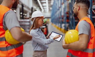 O coordenador de logística dirige todos os movimentos de mercadoria de um negócio