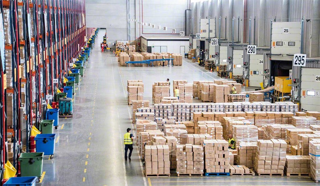 A distribuição capilar começa com o recebimento de produtos em armazéns intermediários