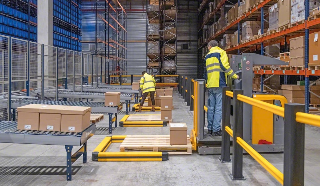 As estratégias de distribuição buscam entregar a mercadoria aos clientes finais de forma eficiente