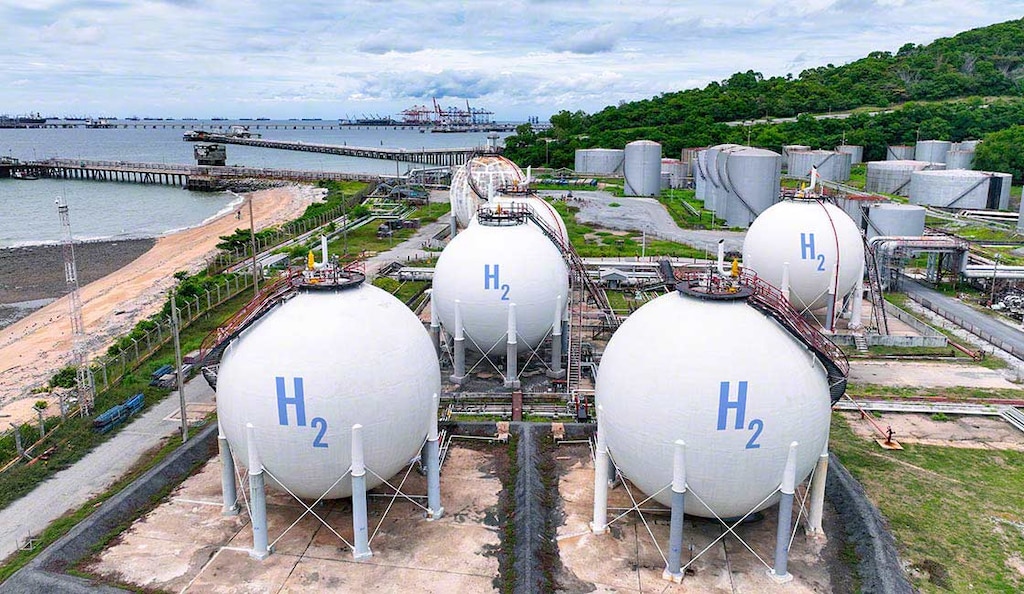 O hidrogênio verde é considerado limpo porque durante sua produção só emite vapor de água