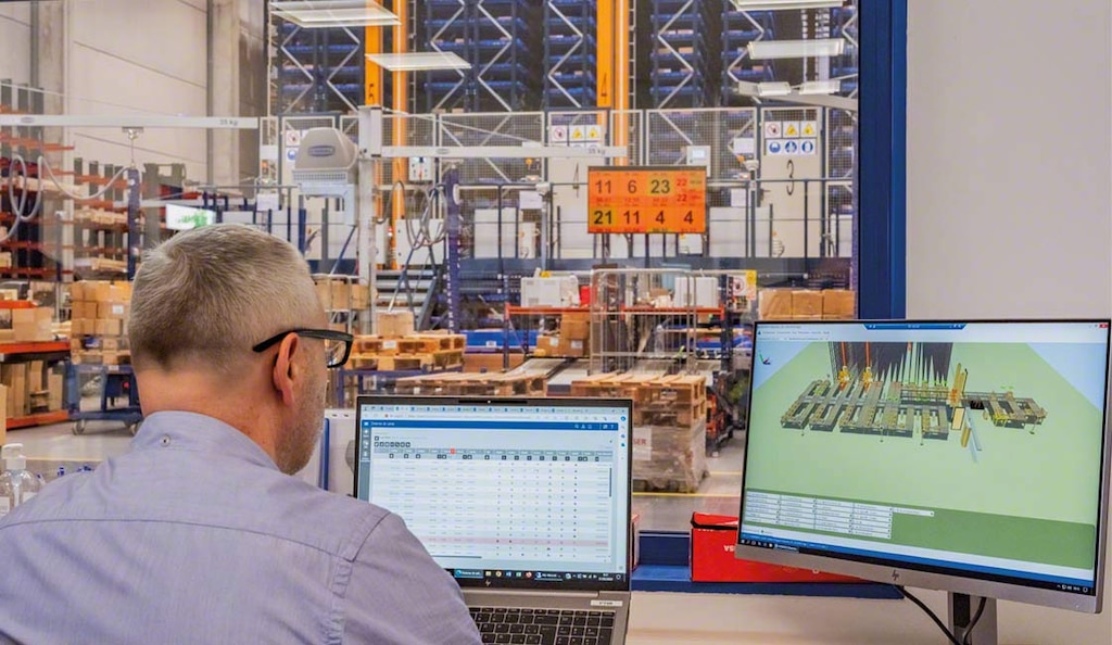 O sistema de gerenciamento de armazém garante a rastreabilidade da mercadoria em tempo real