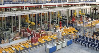 A Internet Industrial das Coisas coleta informações de sensores em máquinas de fábricas e armazéns