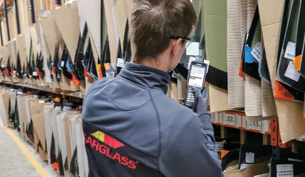 O Easy WMS da Mecalux impulsiona a preparação de pedidos no armazém de para-brisas da Carglass na Eslovênia