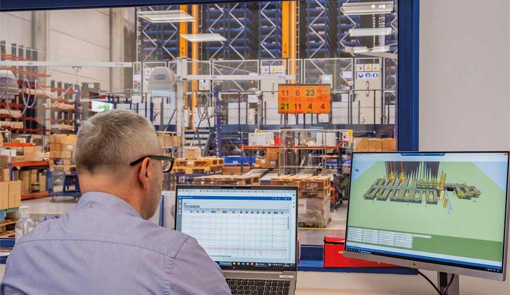 Os sistemas de gerenciamento de armazém avançados incluem funcionalidades para o warehouse mapping