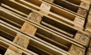 O palete com tratamento fitossanitário tem o objetivo de prevenir a propagação de pragas ao exportar a mercadoria