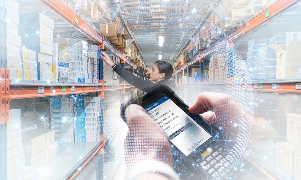 O picking por radiofrequência exige a utilização de terminais de radiofrequência e de um software de gerenciamento de armazém