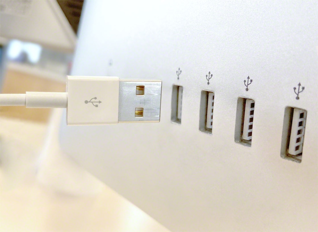 Os cabos USB são um Poka-Yoke porque, para que funcionem, só podem ser introduzidos por um lado
