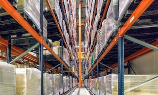 A automação dos processos logísticos aumenta a produtividade e a segurança na movimentação de mercadorias