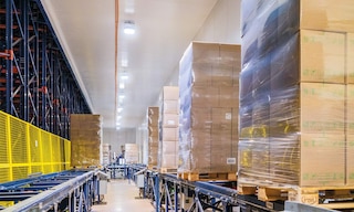 A produção contínua é um processo em que os produtos são fabricados sem interrupções