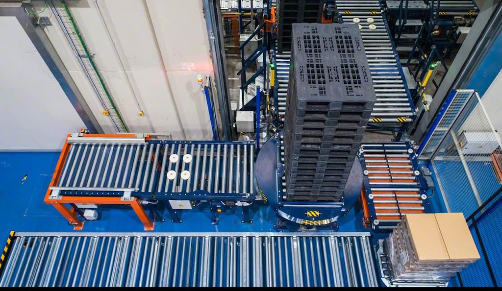 O plástico também pode ser transformado em novos paletes, criando uma alternativa ecológica