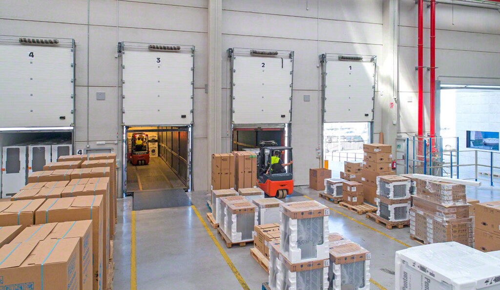Os Sistemas de Gerenciamento de Armazém também contribuem para a eficiência da instalação em ambientes produtivos