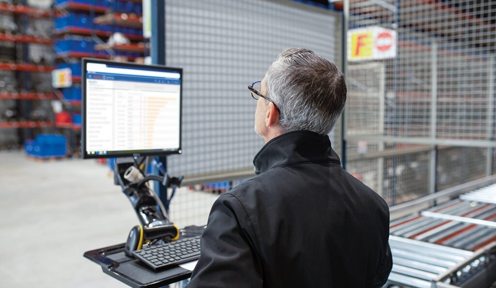 Os Sistemas de Gerenciamento de Armazém incluem funções básicas para o recebimento, localização e envio de mercadorias