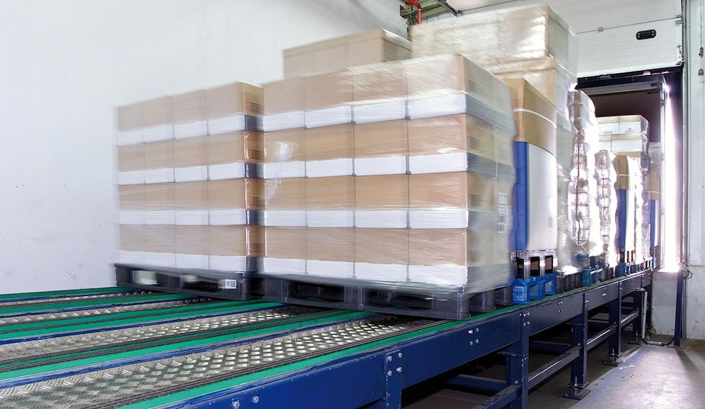 O Grupo Siro utiliza um sistema automático de carga e descarga de caminhões em seu armazém automático em Espanha