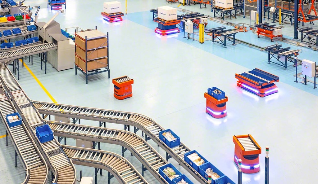 Os AMR utilizam o SLAM para automatizar e flexibilizar o transporte interno de mercadorias