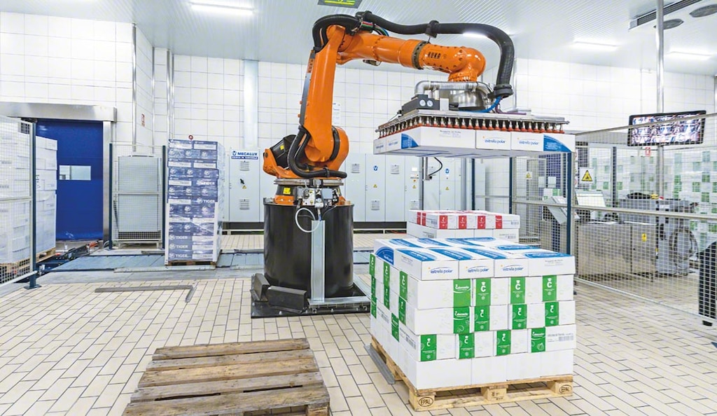 A tecnologia dos robôs antropomórficos agiliza o atendimento de pedidos de mercadoria pesada