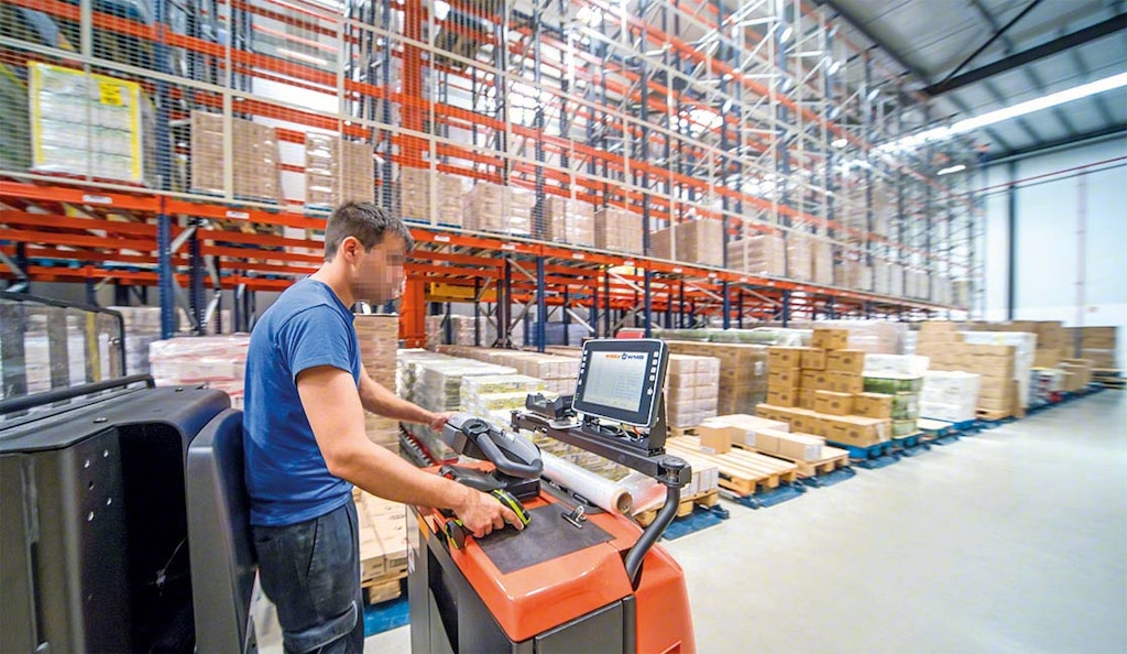 O Warehouse Tracking System ajuda as operadoras terceirizadas (3PL) a compartilhar relatórios com seus clientes
