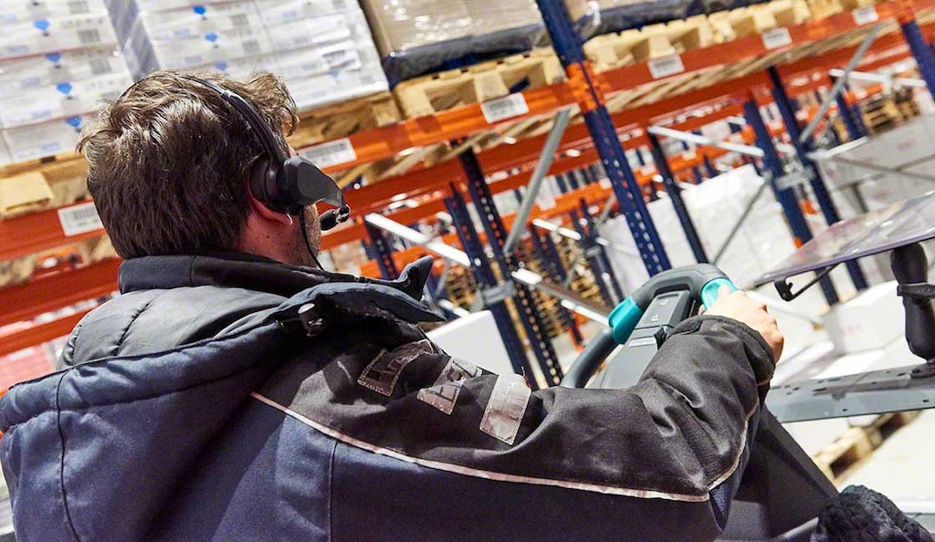 As luvas de leitura dos códigos de barra são o hardware ideal ao serem combinadas com o WMS