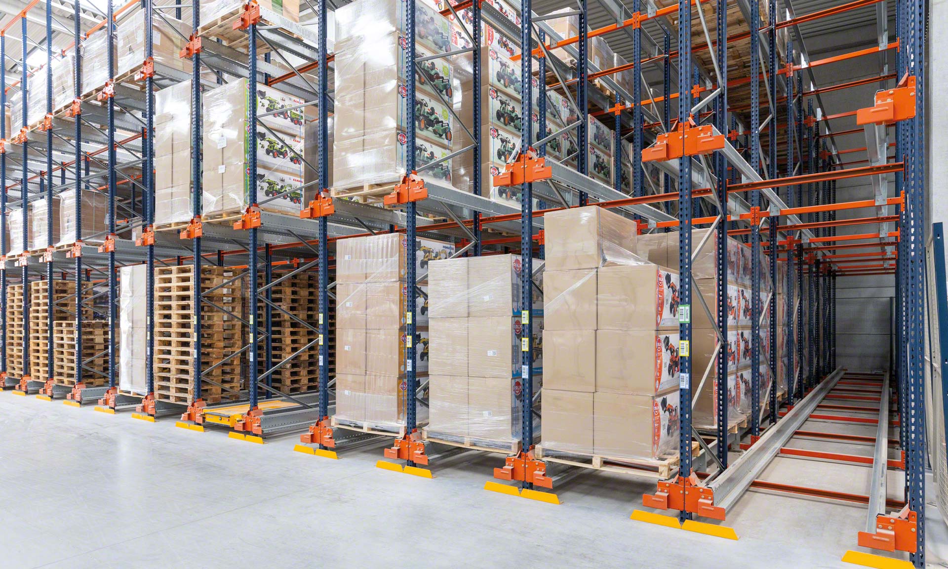 Falk Toys otimiza armazenamento com soluções de transporte automáticos Falk Toys otimiza armazenamento com soluções de transporte automáticos