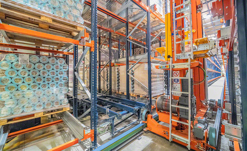 Sistema Pallet Shuttle automático com transelevador do Grupo Envases