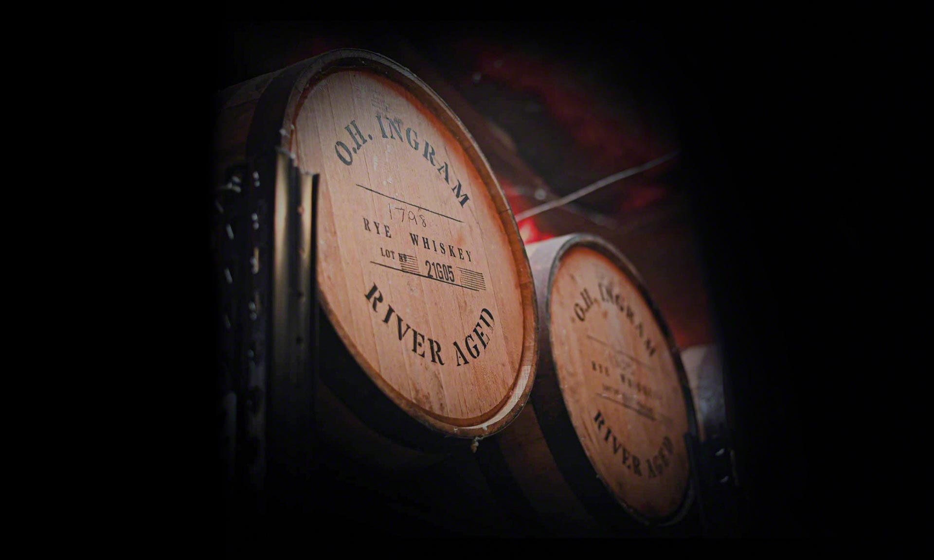 Ingram Whiskey atualiza armazém flutuante no rio Mississippi Ingram Whiskey atualiza armazém flutuante no rio Mississippi