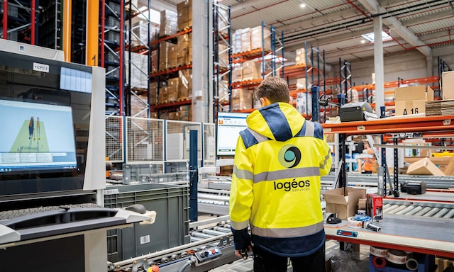 Armazém para um 4PL de múltiplos clientes e 9.000 pedidos diários