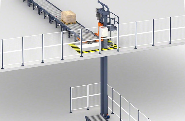 O elevador de carga possibilita a circulação de paletes entre diferentes pisos O elevador de carga possibilita a circulação de paletes entre diferentes pisos
