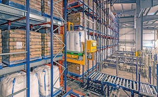 British Sugar robotizou o armazenamento de mercadorias com transelevadores automáticos para paletes