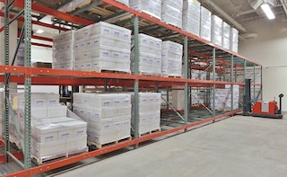 O College of DuPage otimiza o armazenamento de papel e suprimentos com Mecalux