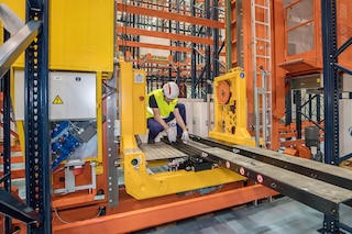 Os serviços de gerenciamento do ciclo de vida da Mecalux ajudam a otimizar o desempenho do armazém