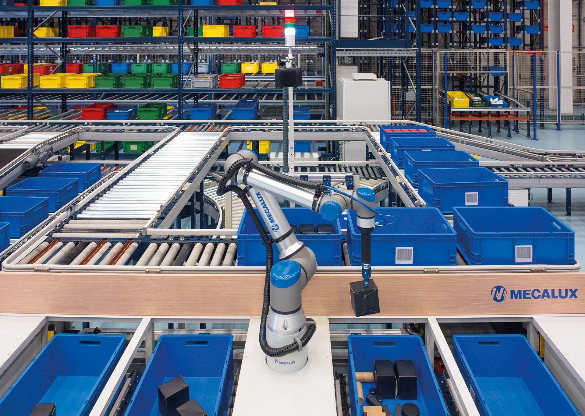 Mecalux lança um sistema robótico para preparação de pedidos com tecnologia de inteligência artificial de Siemens Mecalux lança um sistema robótico para preparação de pedidos com tecnologia de inteligência artificial de Siemens