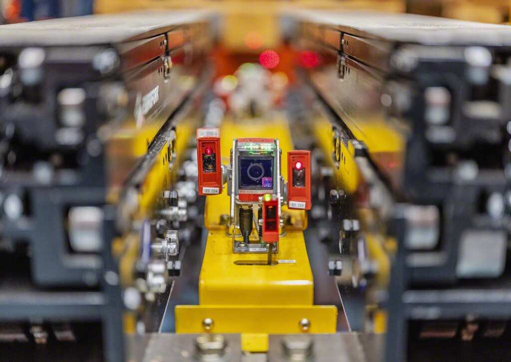 Sistema de posicionamento avançado dos transelevadores para paletes da Mecalux