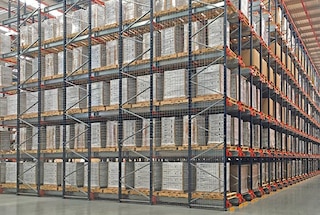 O Pallet Shuttle agiliza as expedições em armazéns cuja demanda da mercadoria é sazonal