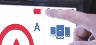 O alerta de bateria fraca indica que ela precisa ser substituída ou carregada