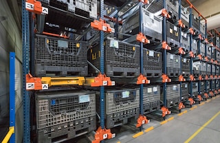 O Pallet Shuttle também permite mover outras unidades de carga, como contêineres de plástico