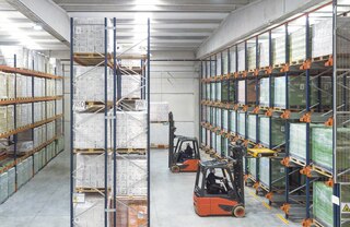 O sistema de armazenagem Pallet Shuttle pode ser combinado com estantes convencionais