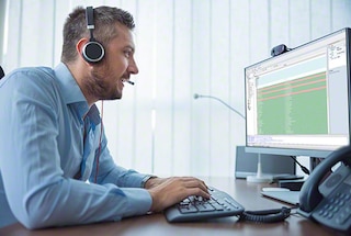 Através de seu Call Center, a Mecalux oferece ao cliente assistência técnica imediata