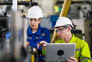 Os cursos de manuseio de equipamentos capacitam para operar os sistemas da Mecalux