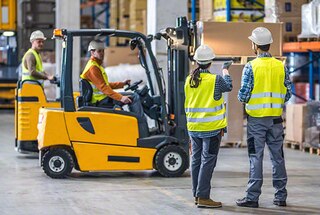 Os cursos de segurança ajudam a prevenir os riscos decorrentes da operação e da manutenção dos sistemas de armazenagem